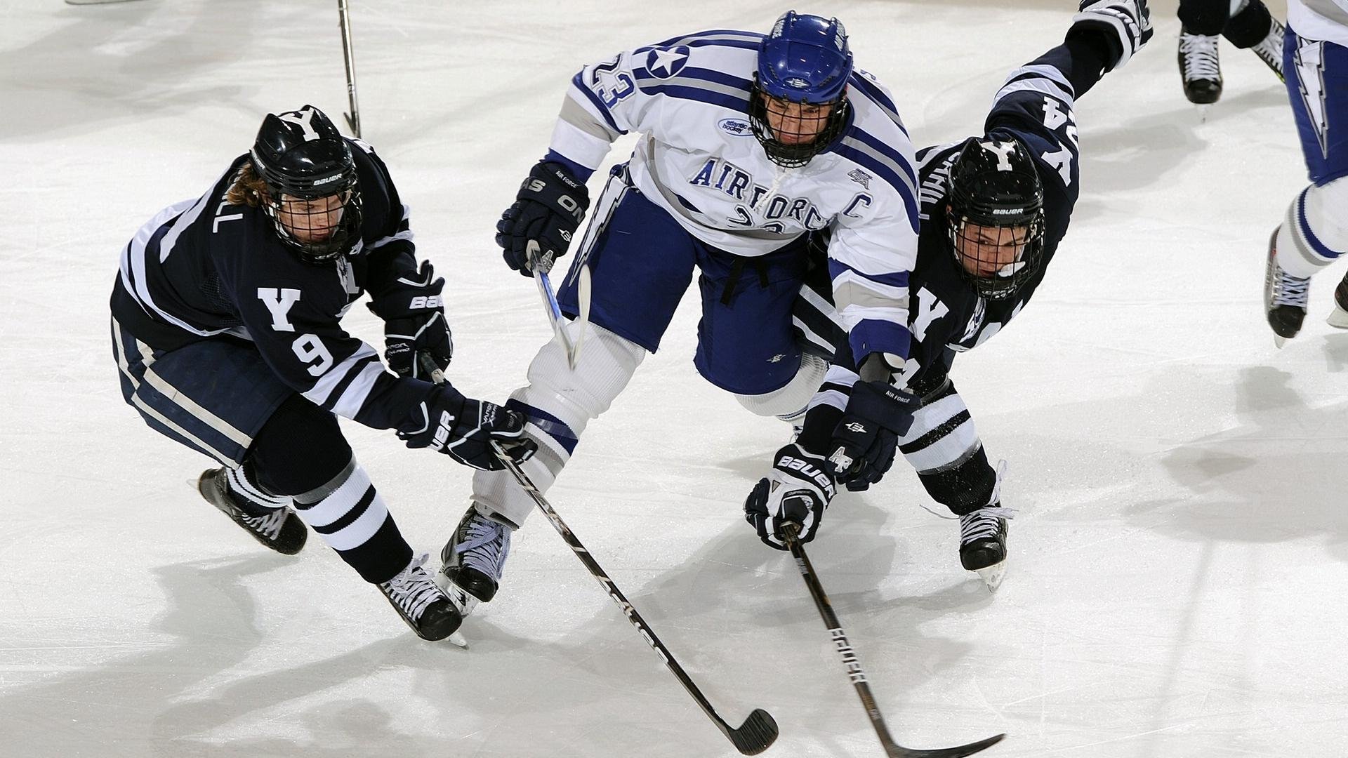 “华金·托比利亚的全能防守与快速突破,成就美洲狮队的防守核心”