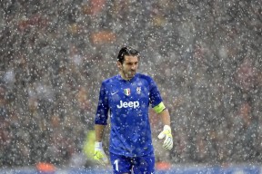 开云·Kaiyun网页版-基：全黑队的“全能防守者”，每一次拦截都带来新的攻势机会