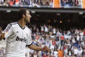 开云体育官方网站登陆-苏炳添助阵校园田径节传播体育精神，苏炳添学校比赛视频