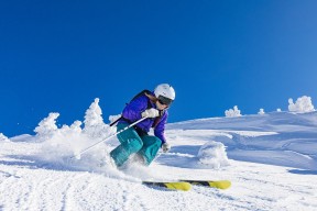 开云电竞-俱乐部公布财年成绩赞助增长显著推动青训与品牌建设同步发展，俱乐部名单