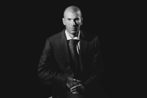 开云下载-苏炳添与年轻选手交流起跑技术细节，苏炳添的起跑技术