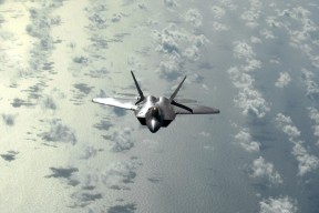 kaiyun体育综合-传统赛龙舟，水上团结力量的象征，龙舟水寓意