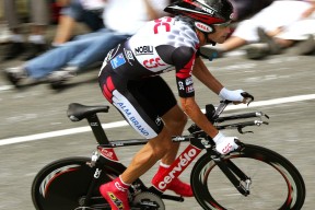 开云注册-球员签约仪式走向国际化，跨国媒体全程报道，签约球员交易