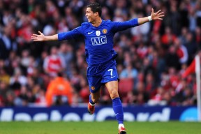 开云体育入口-欧洲杯快节奏对决：攻防转换令人目不暇接，欧洲杯进阶