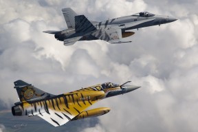 开云中国官网-“逆转追击！比赛尾声两队拼到最后一棒，精彩纷呈”，逆转的比赛