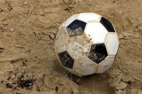 Kering-足球场地环境改善行动在多个城市展开，足球场改造施工方案