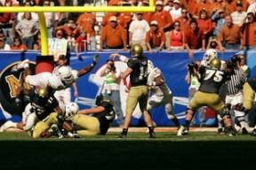 开云网站-职业联赛推行赛后视频分析帮助球员持续进步，职业联赛现场