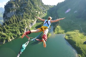 开云体育开云-弗朗索瓦·霍尔茨豪伊泽：南非队背后英雄，一手掌控攻防节奏，弗郎恩霍夫